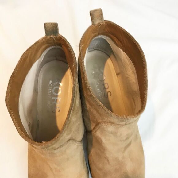 tan Suede Ankle Booties 💚🌻 - Picture 5 of 11